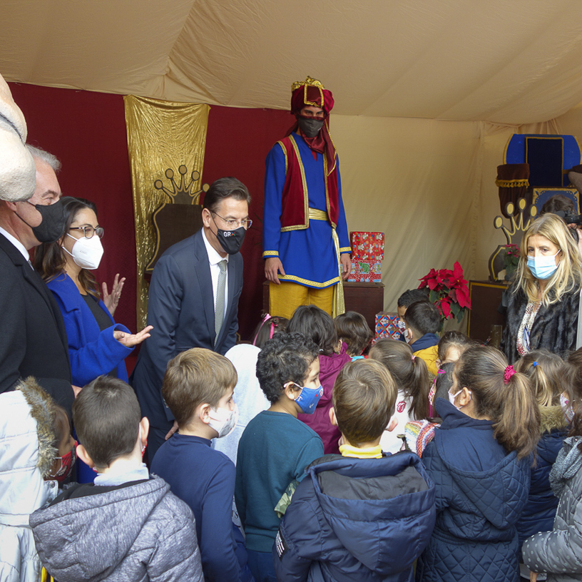 ©Ayto.Granada: EL CARTERO REAL RECOGER LAS CARTAS DIRIGIDAS POR LOS NIOS A LOS REYES MAGOS EN EL PASEO DEL SALN  